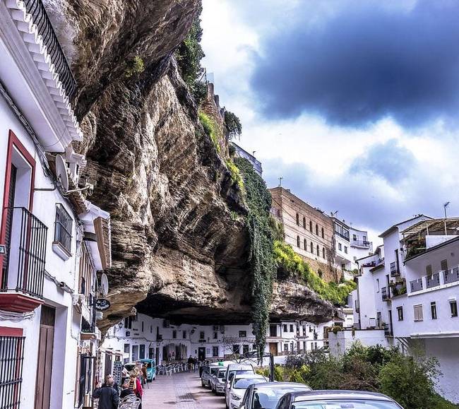 Setenil de las Bodegas város, Spanyolország