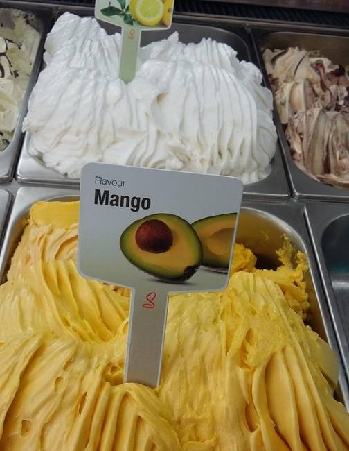 Ez a fagyis nyilvánvalóan nem látott még mangót.