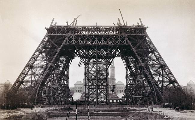 Az Eiffel-torony építése 1888-ban.