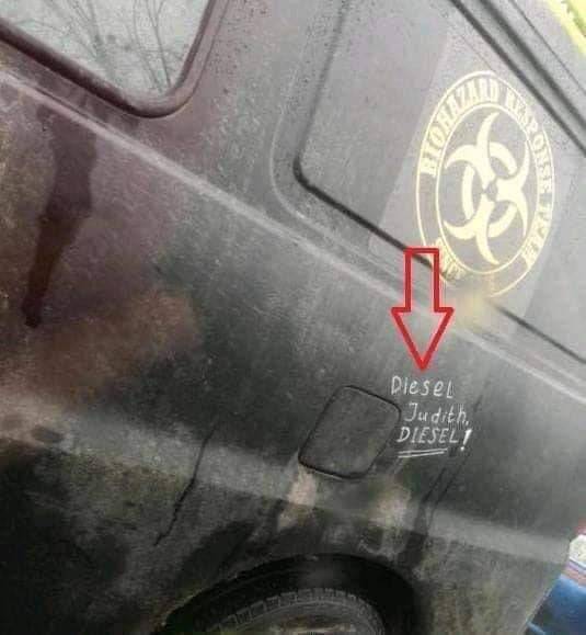 Gondoskodó célozgatás.