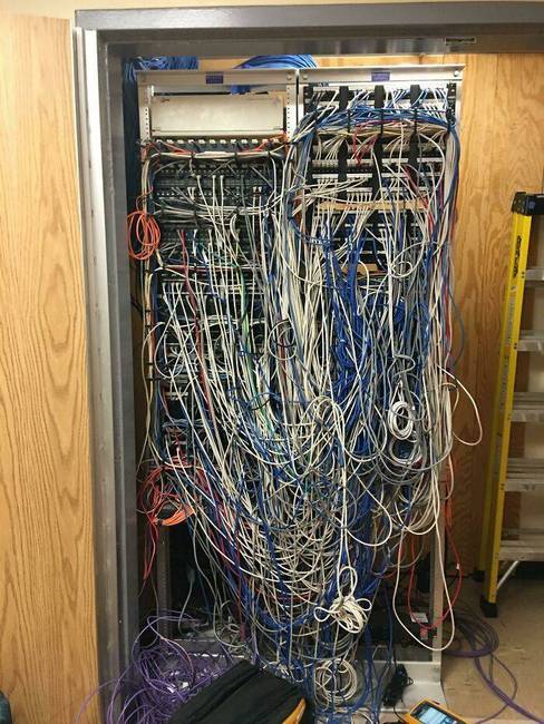 „A kórházunkban időnként problémák vannak az internettel. Úgy döntöttem, hogy benézek a szekrénybe."