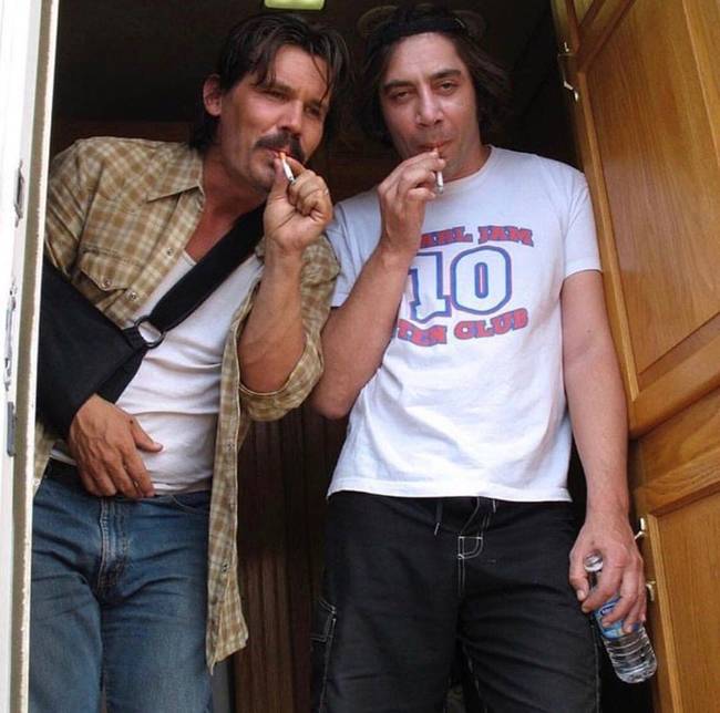 Llewelyn Moss és Anton Chigurh úgy döntöttek, hogy ideiglenesen megfeledkeznek a 2 millió dolláros bőröndről.