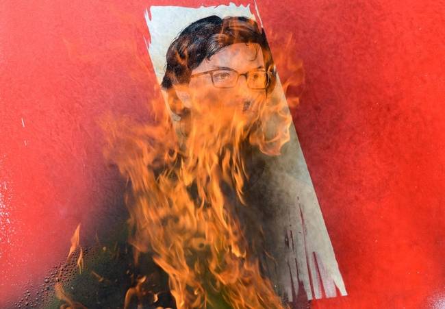 „Apám megkérdezte, hogy mit akarok csinálni a képről, amit az exemről festettem. Felgyújtottuk."