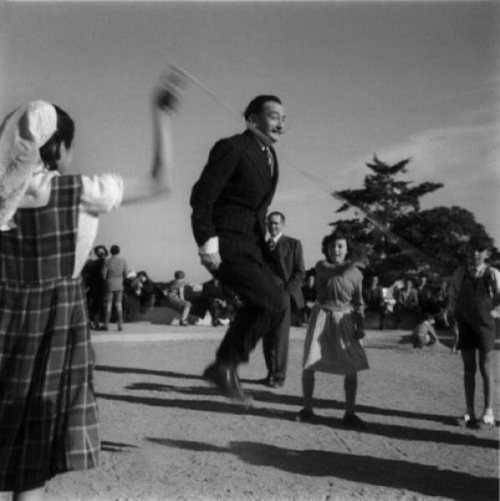Az ugrálókötelező Salvador Dali.
