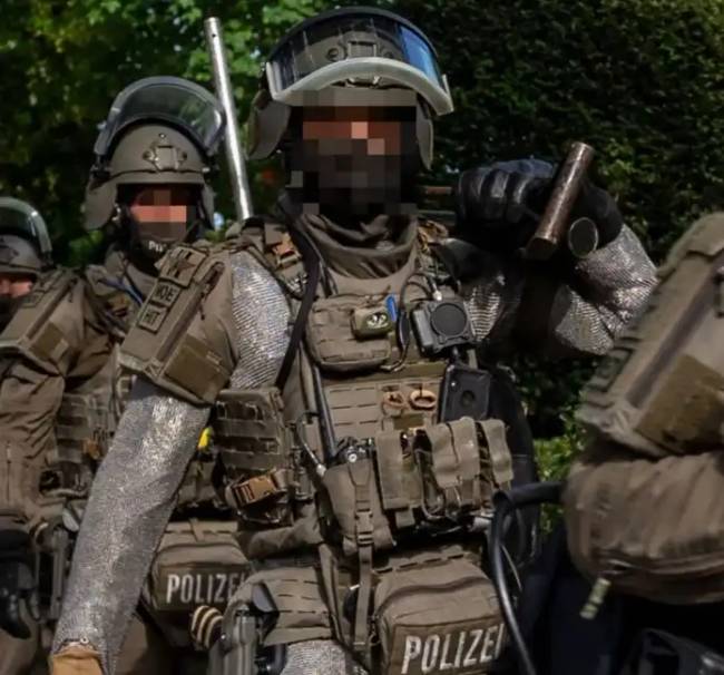 Miért viselnek a német különleges erők középkori láncinget a 21. században?