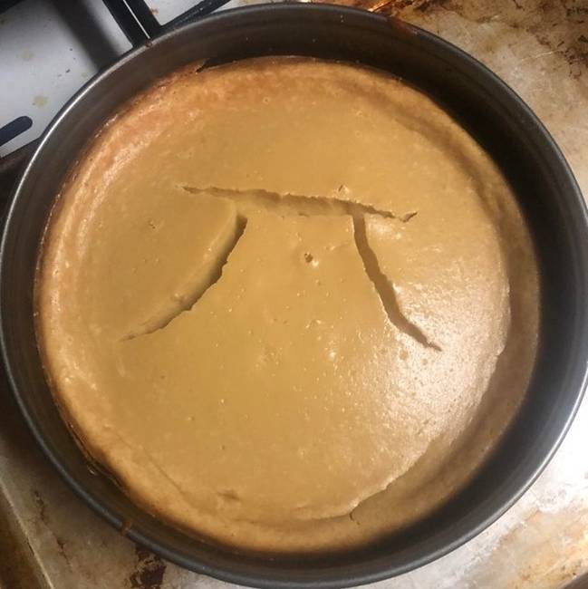 „A megrepedt tortám tökéletes Pí-jelet formázott."