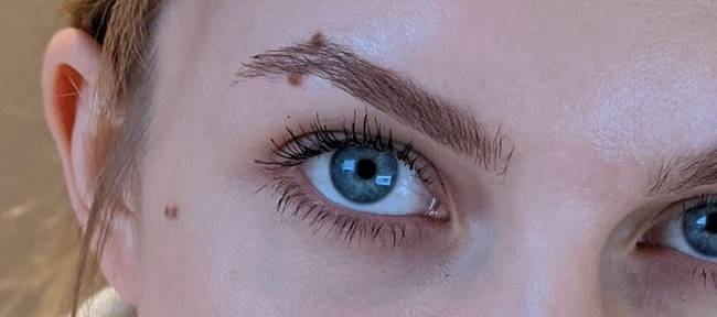 „Van egy anyajegyem, ami úgy néz ki, mint egy szemöldök-piercing."