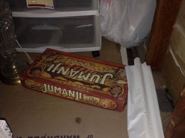 „A barátom nemrég költözött be az új házába, és ezt találta a padláson."
