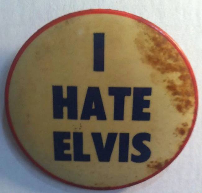 Elvis Presley menedzsere az „Utálom Elvist” kitűzőkből gazdagodott meg.