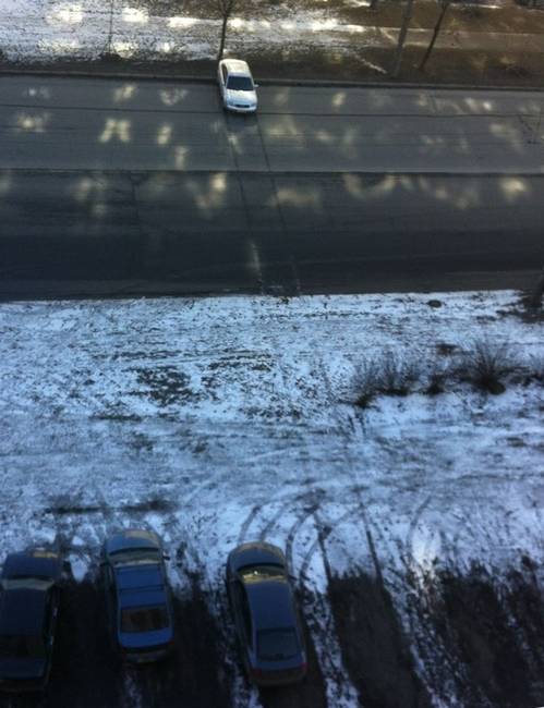 „A szomszédom életének egyik legrosszabb napja: nyilvánvalóan elfelejtette behúzni a kéziféket."