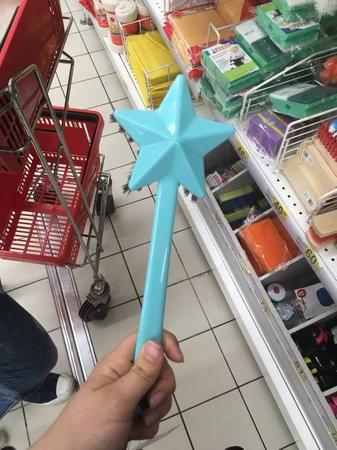 „Miután a boltban sétálva rám esett, rájöttem: tényleg nem a varázsló választja a pálcát, hanem a pálca a varázslót.''