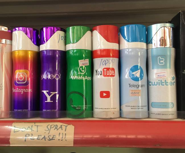 „Ezeket a dezodorokat Ugandában láttam egy drogériában."