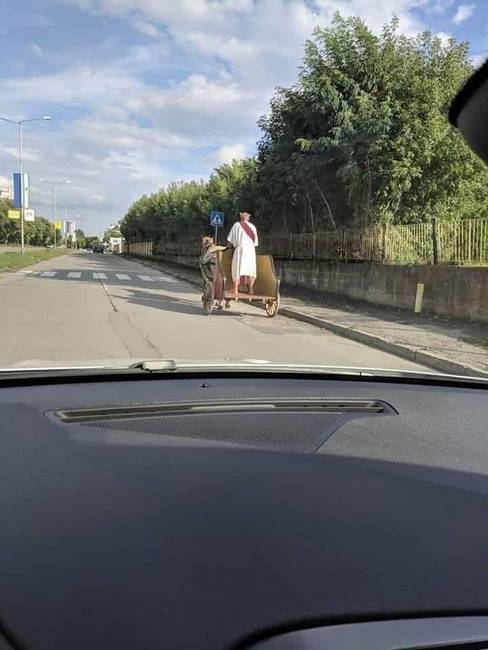 Eközben Rómában.