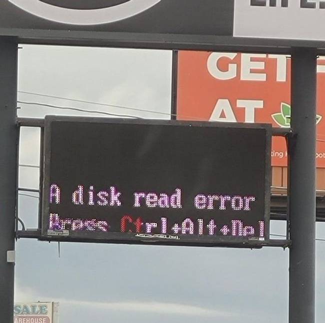 „Ez a digitális hirdetőtábla hónapok óta ilyen."