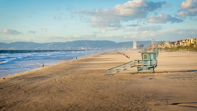 Los Angeles hatalmas tengerpartjára csak napozni és lábat áztatni járnak le az emberek.