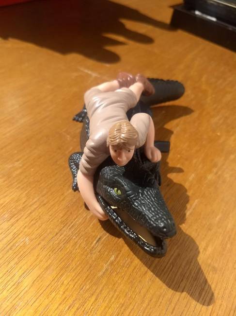 Krokodillal küzdő Steve Irwin-ihlette játék.