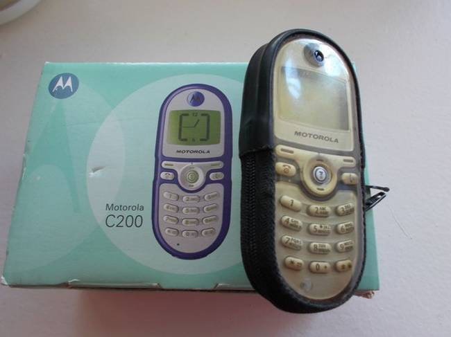 A megbízhatóság érdekében az egész telefonunkat tokba csomagoltuk.