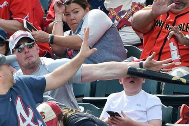Egy hős édesapa, aki megmentette a fiát élete legrosszabb baseball-élményétől.