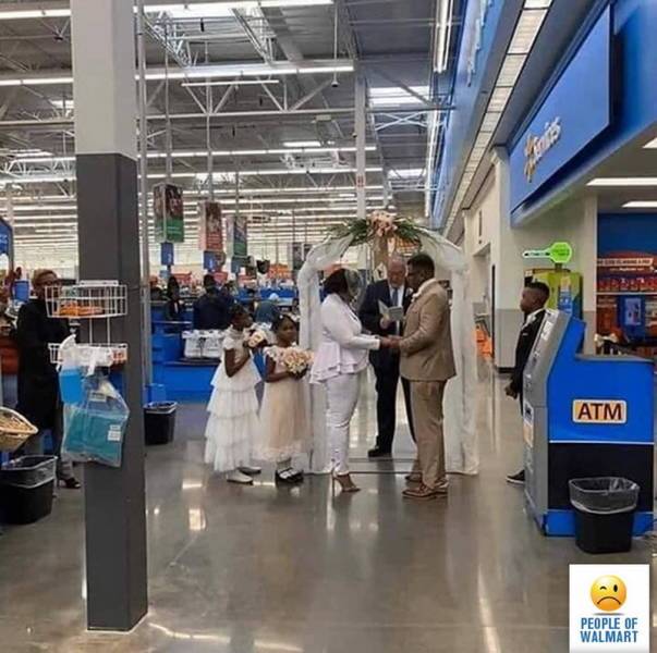 Vannak, akik annyira szeretik a Walmart-ot, hogy ott is mennek férjhez.