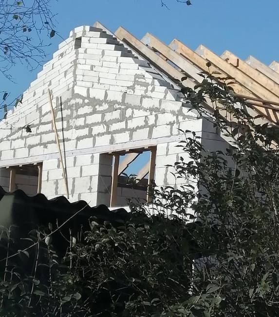 Nézd ezt a tetőt, és szörnyülködj.