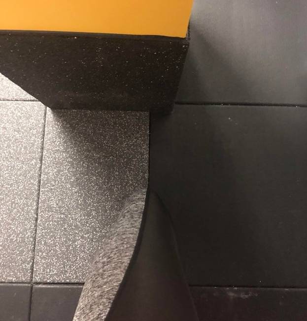Látsz lábat a képen? Pedig ott van.