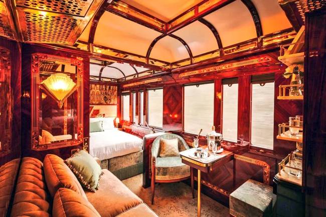 Az Orient Express egy vonat, amely évente csak egyszer indul. Mennyibe kerül a jegy, és mit kapnak ezért az utasok?