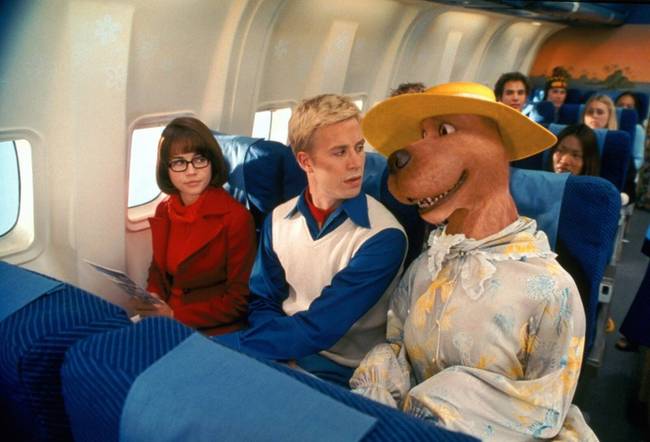 „16 éve nem tudom megérteni, hogyan csempészhették fel Scooby Doo-t a repülőre ebben a ruhában."