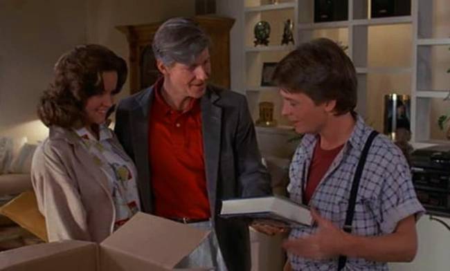 Crispin Glover és Michael J. Fox a Vissza a jövőbe című filmben.