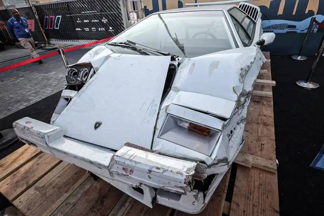 Érhet egy roncs Lamborghini Countach többet egy tökéletesnél?!