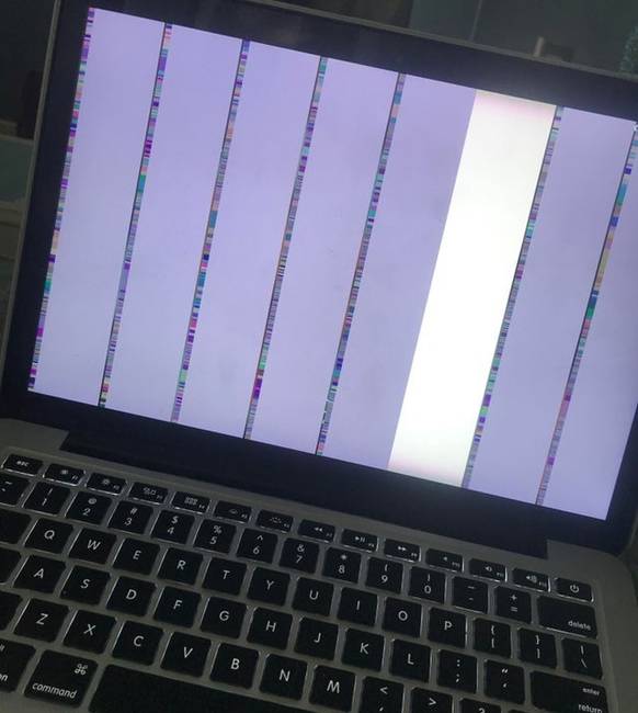 „Kinyitottam a MacBookom, hogy befejezzem a projektet, amit éjfélig el kell küldenem...”