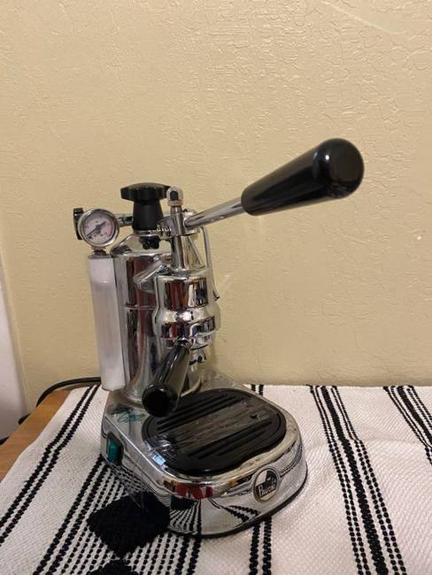 „Ez a La Pavoni Europiccola eszpresszógép 1200 dollárba kerül, de én 6,5 dollárért jutottam hozzá. Minden kávéálmomat valóra váltja!"