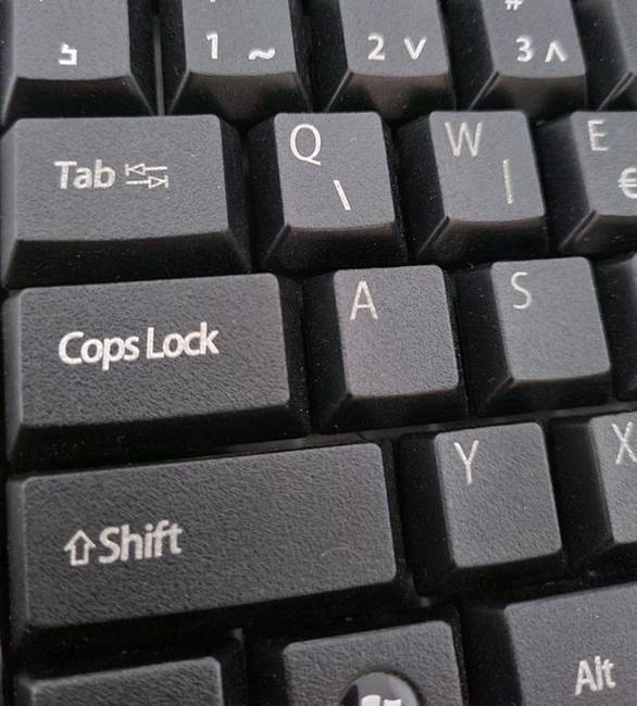 „A billentyűzetem már 9 éves, de csak most vettem észre, hogy rosszul írták rajta a Caps Lock-ot."