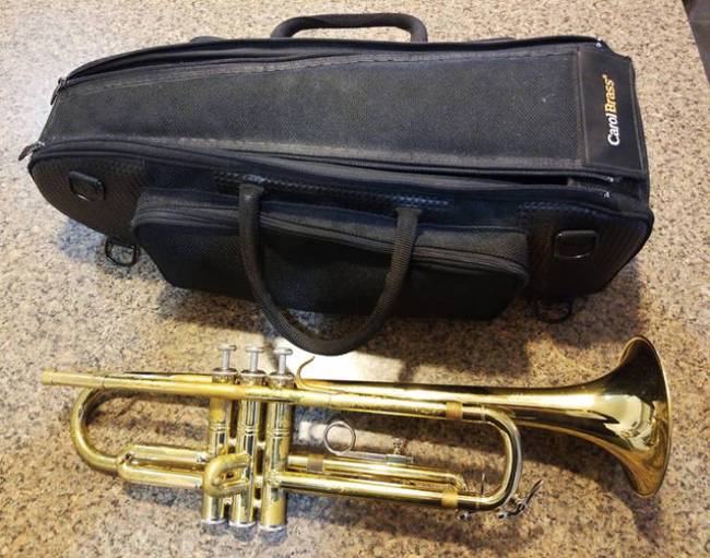 „Egy kuka mellett találtam ezt a Carol Brass trombitát, ami körülbelül 400 dollárba kerül."
