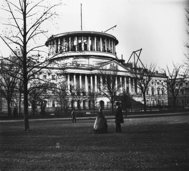 Az Egyesült Államok Capitoliuma 1859-ben, akkor még kupola nélkül.