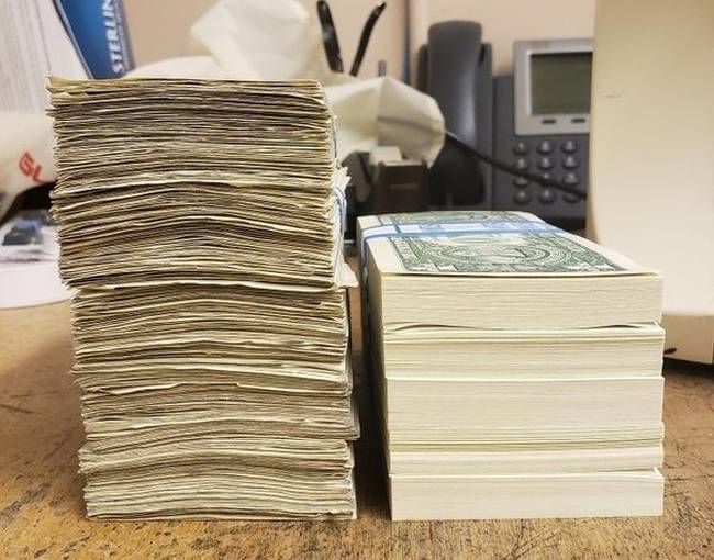 500 régi bankjegy, és 500 új.