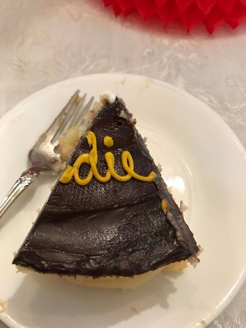 „Nekem jutott a "halj meg" feliratú szelet a születésnapi tortából."