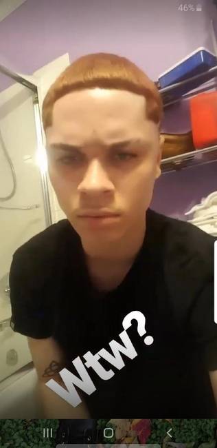 Úgy tűnik, hogy ő maga is elégedetlen.