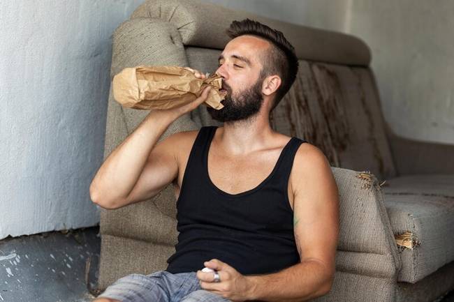 A hippokampusz, a memóriáért és gondolkodásért felelős agyterület összezsugorodásának mértéke szoros összefüggésben áll az elfogyasztott alkohol mennyiségével.