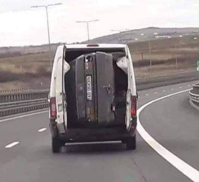 Csak ellehetett szállítani ezt az autót tréler nélkül is.