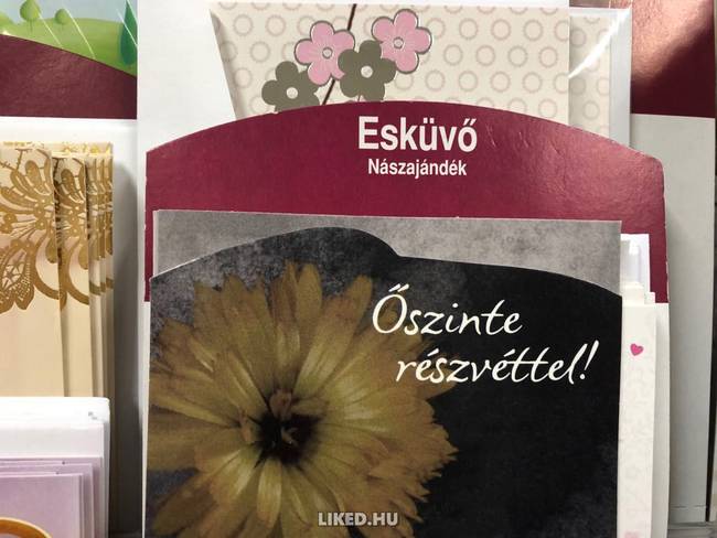 Végre egy esküvői képeslap, ami kerüli a bájolgást.