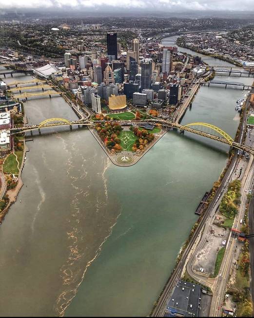 Két folyó találkozása Pittsburghben.