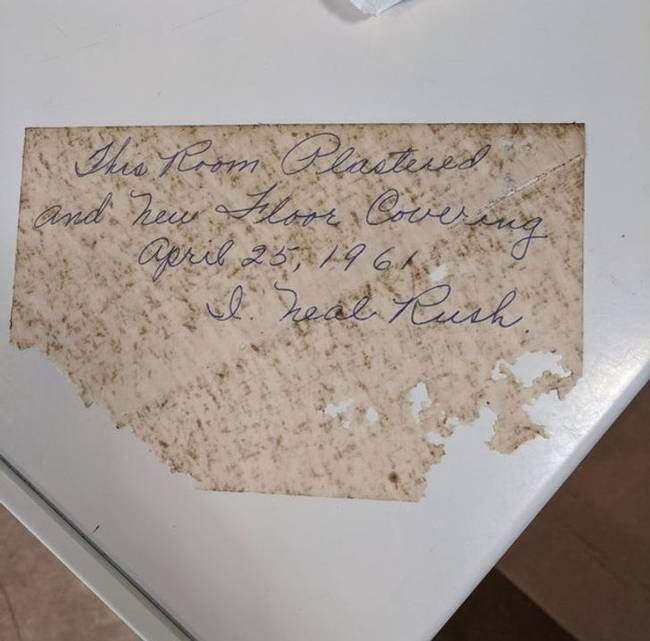 „Találtam egy 1961-es feljegyzést a ház padlólemezei alatt."