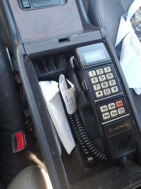 „Nagyapám Lexus-ában van egy beépített telefon."