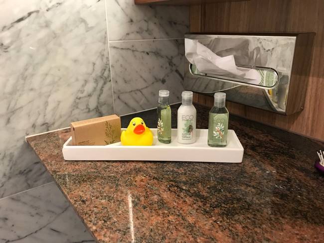 Egy svájci hotel hiánytalan piperecikk-készlete.