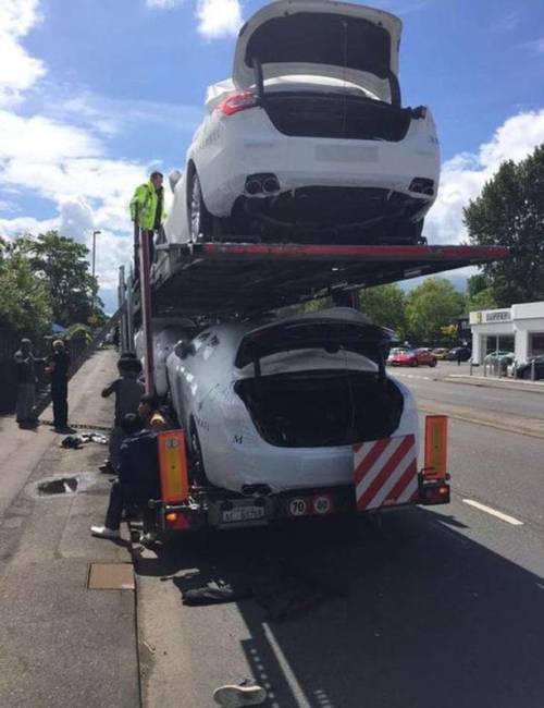 2015. májusában emberek egy csoportja luxus autók (Maserati) csomagtartójába bújva próbált meg illegálisan belépni Anglia területére, ami sikerült is, ám egy véletlenszerű átvizsgálás során lebuktak. Ebben az esetben a kamionsofőr nem volt bűntárs, az illegális határátlépők ugyanis egy benzinkúton ugrottak fel a pótkocsira és bújtak el a rajta található luxusautók csomagtartóiban.