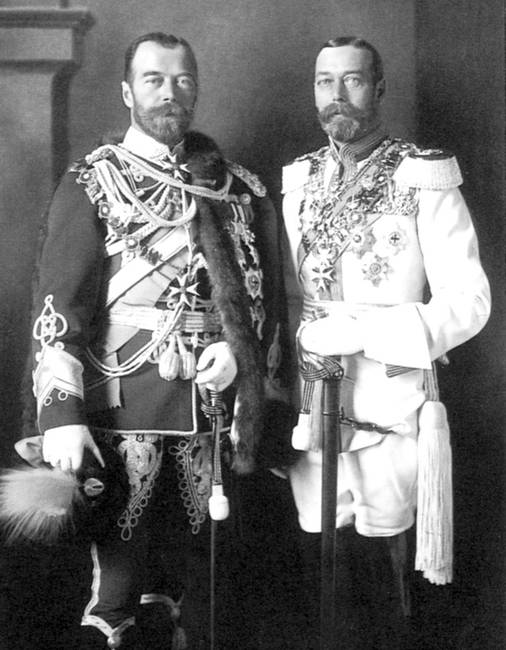 VI. György brit király és II. Miklós orosz cár. Nem véletlen a hasonlóság, ugyanis unokatestvérek voltak.