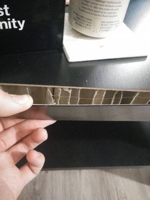 Kartonpapírból készült IKEA-s asztal.
