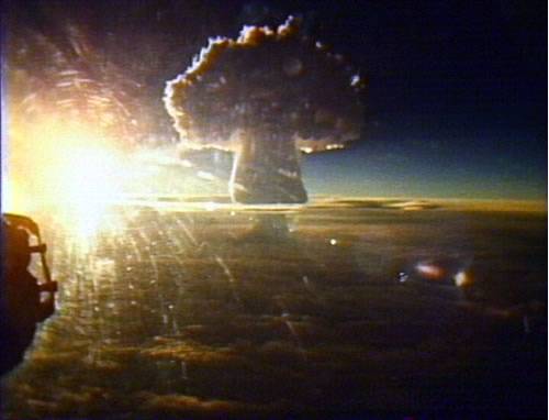 Az 1961. október 30-án felrobbantott cár-bomba, mely a valaha megépített legnagyobb hatóerejű atomfegyver volt.