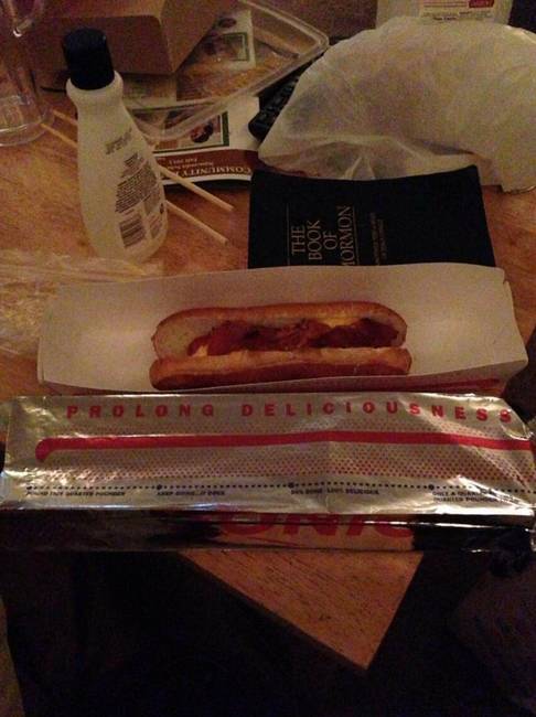 Ennek a hotdognak a hossza különösen kiábrándító, legalábbis a csomagoláshoz képest.