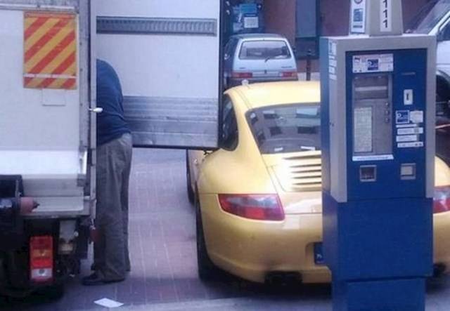 Kár ezért a szegény Porsche-ért.